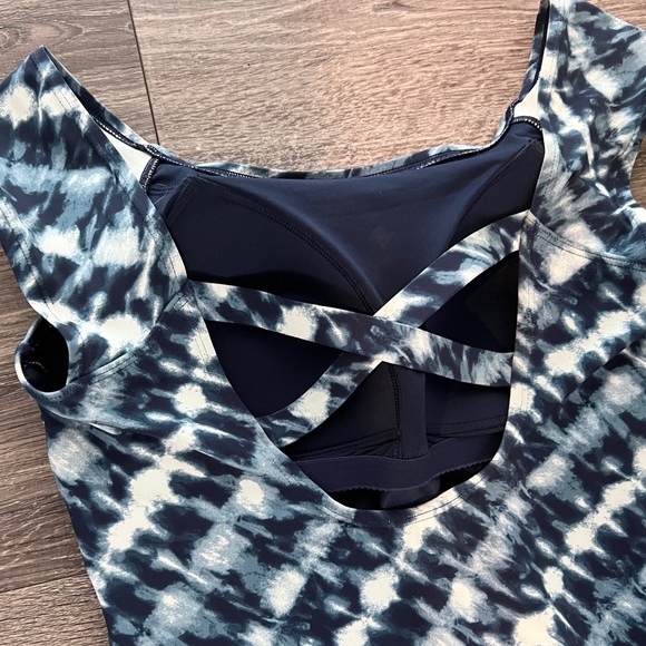 Lands’ End Tummy Control Blue/White Tie Dye Cross Back One Piece Size 12 - Picture 11 of 15